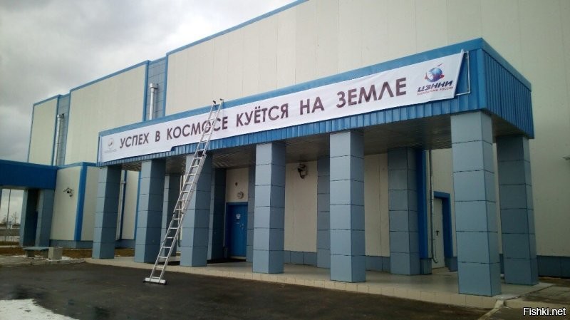 Дык мы, как раз за предыдущими подрядчиками переделывали. 
Они обычную пятую категорию положили. 
А по проекту - седьмая. 

Это же командный пункт космодрома. 
Мы там, разного кабеля, около ста километров проложили.  
Здание 54х54 метра примерно, два этажа.