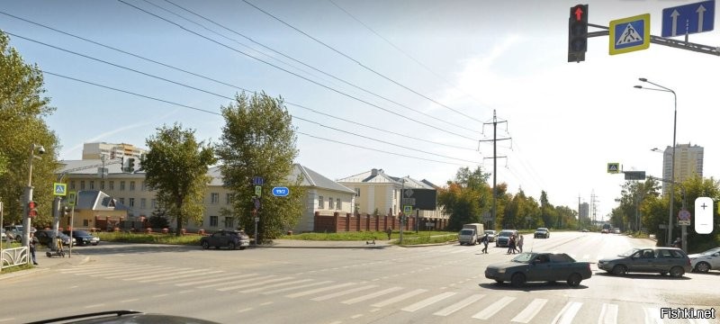 56.781076, 60.598249
Самогад ехал на такой явно красный, что его ещё и с другой стороны переехать могли.
