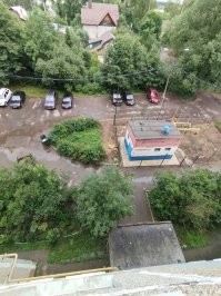 А у них там на побережье збсь.
Обратил внимание, что идет чувак по улице. На нем шмоток на 10 евро. И он просто идет и улыбается.
Девушки примерно так же.
А почему?
Да там пейзаж красивый в принципе, архитектура норм. Море тоже ничего такое.
А у меня, например...
Выхожу я из прокуренного подьезда и вижу газовую будку)))))))) Ну вот уже не радостно)))