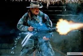 Насколько знаю,в реале удержать в руках такое оружие невозможно. При сьемке "Хищника" использовалась подставка-упор.