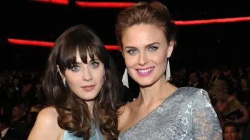 Сумасшедшие...
Но младшая , это просто взрыв мозга ! 
( Крутяшки обе ! )