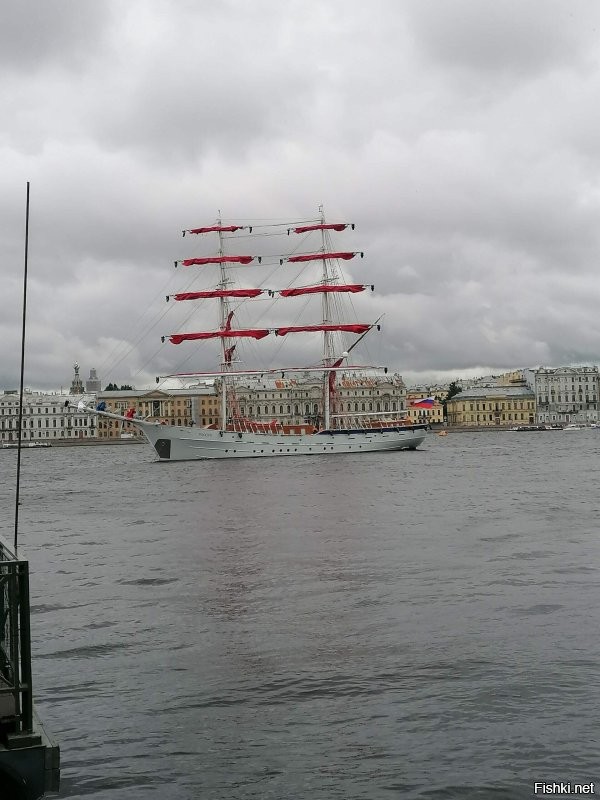 Приятельница прислала фоточки из вашего города, действительно, оправдываете звание столицы непогоды.