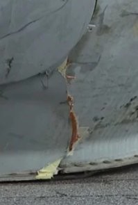 Так и есть, видно в трещине.