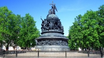 ВСУ во время боя подхватили песню «Катюша»,
-----------------------
В 1862 году был воздвигнут памятник "Тысячелетие России".
Его решили поставить в Великом Новгороде.

Это я к тому, чтобы свидомые не вопили: Русь пошла от Киева.