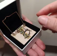 Бессмысленная конструкция. Могли бы и реально работающую сделать...