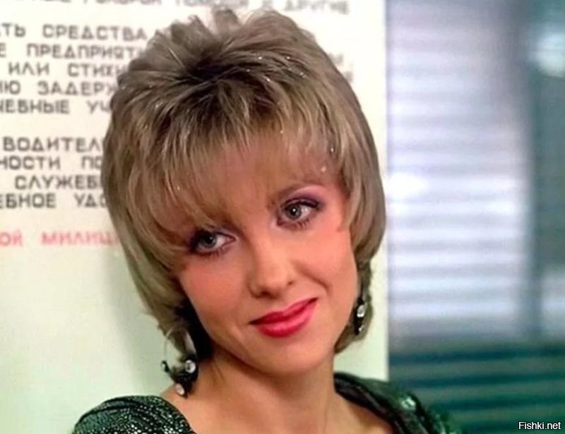 В Румынии миллионы ночных бабочек захватили стадионы