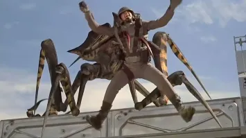 Были тараканы?
 Значит и люди были.
 Как маленький таракан без крошек со стола выживет?!
 Таракан животное домашнее.
 Дикое - в каплю смолы не поместится.