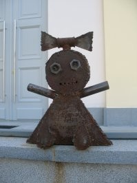 Детство было тяжелое, игрушки были стальные... Вот и квасили с утра.