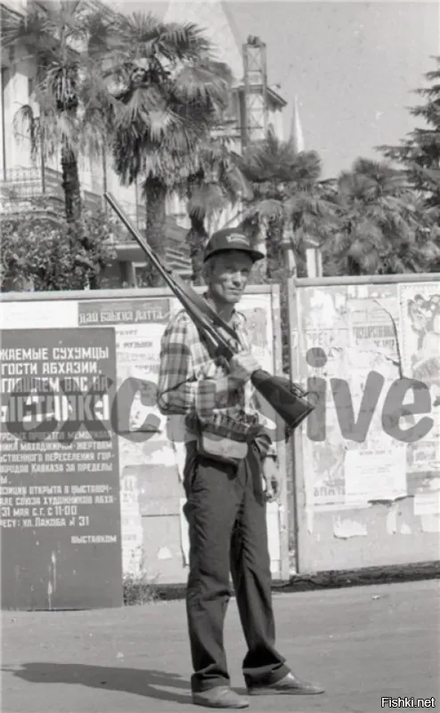 Историческое фото последнего строителя в Абхазии. После его гибели на войне, в стране ничего более не строилось.