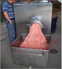 Тукомолка или промышленный миксер (мясорубка). Быстро, чисто, равномерная консистенция.