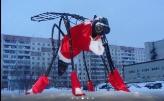 В Усинске (Республика Коми) тоже есть памятник комару. На новый год его ещё и наряжают ;)