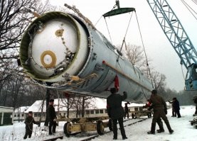 До съема ракет в Украине было три дивизии, в Первомайске, в Хмельницком и одна забыл где. В Хмельницком было 90 пусковых шахтного базирования, плюс ракеты на складах.
Это была масштабное предательство, эти ракеты были костью в горле у амеров. Выгоду от устранения части мощи наследия СССР получили лишь они. Предки именно для этого и создавали ядерный щит, чтобы жить независимо. А после пошла пропаганда, промывка мозгов, напоследок три президента - еврея подряд, к власти пришли жидовские кагалы.
Результат мы наблюдаем сейчас, дружба с западом - вариант изощренного самоубийства в итоге. Сталин был во всем прав.