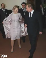 По хорошему, если украинцы хотели бы сохранить какую-то независимость, им надо было бы вести себя примерно так:

Владимир Владимирович, еб...    пользуйтесь, как хотите! Лишь просим сохранить нам право на то-то и то-то.