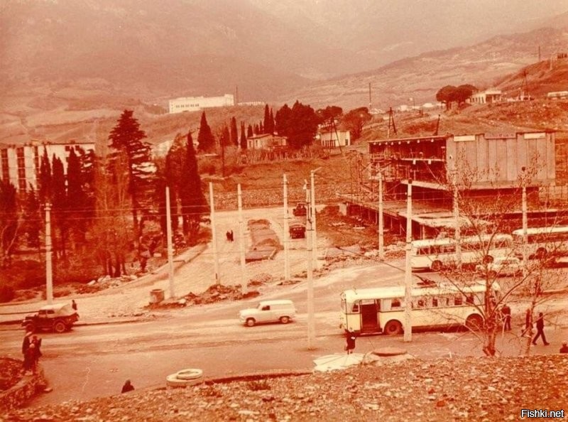 А вот так автовокзал а Ялте строился...