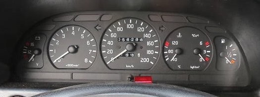 два вида приборных панелей на Волге