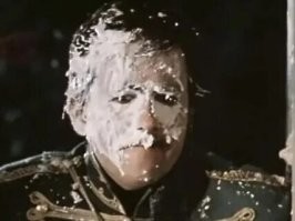 Чертов кондитер! Ведь обещал торт коньяком пропитать!