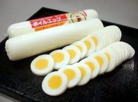 Китайцы они такие. И куры у них длинные с восьмью лапками.
