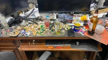 Не ищите здесь смысл. Здесь в основном маразм