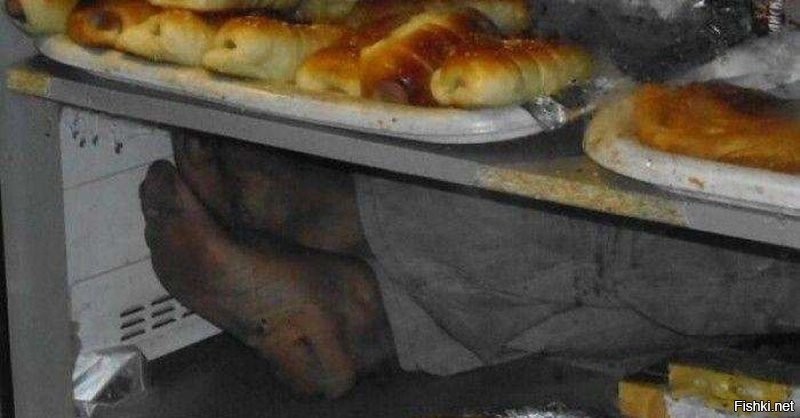Голуби полакомились мясом для шаурмы в ларьке