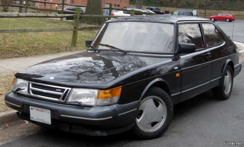 Лёгкие намёки на SAAB 900,по дизайну(ну это на мой взгляд)А вообще SAAB был интересным авто с историей своей,жаль не выжил...Так же как и москвич.