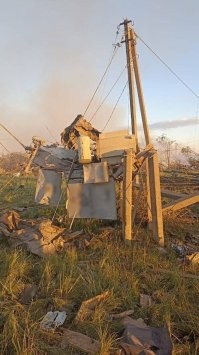 Точно не известно, но подозрение на склады и предприятия по сборке БПЛА.
Взрывы были на предприятии, оно полностью уничтожено;
подтверждена гибель 2 и ранение 24 человек;
полностью уничтожены 25 домов, повреждено ещё больше;
отключены 50 трансформаторных подстанций;
без электроэнергии остались 735 жилищ.