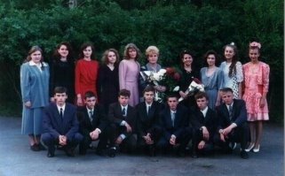 Крайняя слева была в каждом классе)))