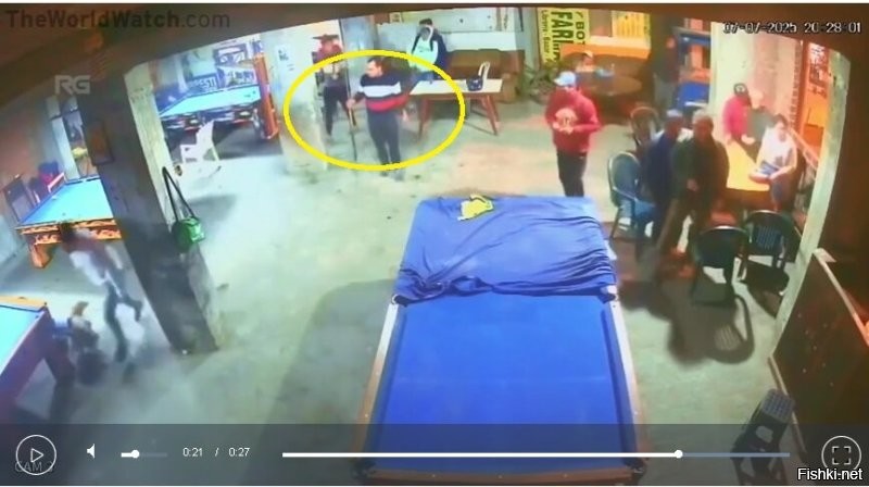 напарник всю контору палит , хорошо хоть будёновку снять догадался