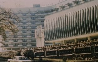21. Ассоциации с гостиницей Алатау (Алма-Ата, пр-т Ленина) и ДАС МГУ (Москва, ул. Шверника)
