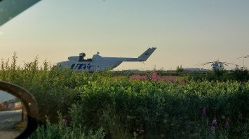Бывал я в тех краях в это время в 2023. Температура больше +30. Комары просто впиваются как дротики в любую часть тела. Не подлетают и садятся, а прям с лету впиваются. Если остановишься поссать на трассе, то такое ощущение что просто тебя сейчас унесут дальше в тундру или болото.