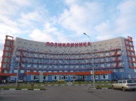 Действительно огонь!!! Вот городская поликлиника города Балабаново....Это не только не областной, но и даже не районный центр! Каждый выходной напротив неё в заторе стою!