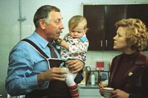 Так у нас еще при социализме этот сервис был! В "бюро добрых услуг", можно было и бабушку, и дедушку выписать....