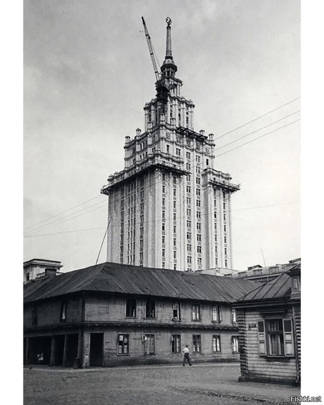 Ну и Рига. 1957 год, достраивают. Небольшая высотка