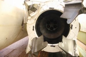 Это обычная работа газовых рулей в ракетном двигателе. Китай просто наконец довел до ума свою систему, копирую нашу.