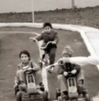 И тут двухколёсный в междурядье...