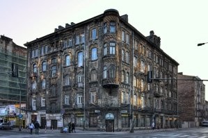 А вот Брыльска оказалась обычной польской курвой.
В интервью  она слов не подбирала. «Русские должны понять, что жить в этом говне, в котором они живут, нельзя», - поучала 81-летняя актриса. - «Ну, если только в Санкт-Петербурге и Москве. Остальной народ посмотрите, как живет... Омск, Новосибирск... Мы прилетаем туда, и мне страшно выходить из самолета. Там везде нищета, там невозможно жить».

Этой твари надо было по окраинам Варшавы пройтись. Но уже не придётся...