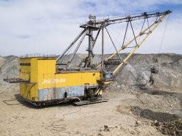 Фото 1 - на гидравлическом масле разоритесь. У Т-800 заводская болезнь - масло ссало из всех сальников.

Фото 2  - пешком быстрее.

Фото 3 Не по всякому мосту оно проедет. не каждая дороге его выдержит.

Собственно 1 и 3 должны работать в паре, вернее там есть и третий