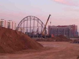 я там ледовый дворец строил,отуда эта поликлиника видна.