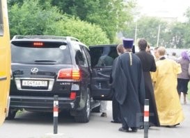 В РПЦ призвали жертвовать церкви не только деньги, но и имущество