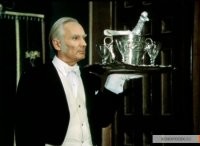 "если попросить людей назвать известного дворецкого, то большинство назовёт именно его – Константина Николаевича Семёнова".
Серьёзно?
Я, наверное, не из той эпохи
Для меня дворецкий (не помню, как звали дворецкого)

Бриггс -  Чисто английское убийство (Переверзев)