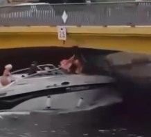 где она там "успевает пригнуться"?
она со всей дури головой в мост вписалась. сотрясение мозга как минимум.