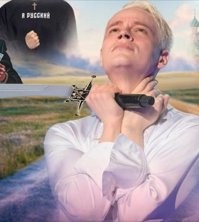 Вот же ж нарисовали. 

Такое ощущение, что он себе горло вскрыть хочет саблей.