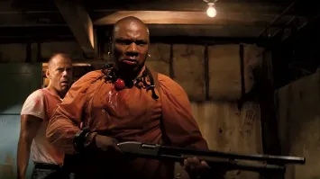 "Гонщик" влетел в попутные автомобили