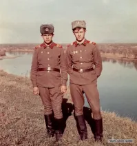 Слева "кашевар"?
P.S.
поймут служившие