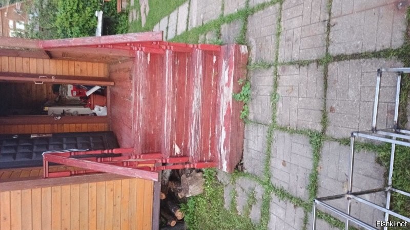 Как наглому водителю не дали ехать по обочине и он с друзьями вышел на разговор