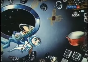 Работница Ozon танцует в самодельном костюме из пакетов