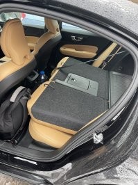 Девушка придумала странный, но рабочий способ транспортировки товара