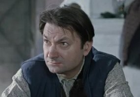 Это тебе не ложки по столовым тырить...