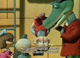 Стена  подъезда упала на подростка, когда тот попытался залезть на неё