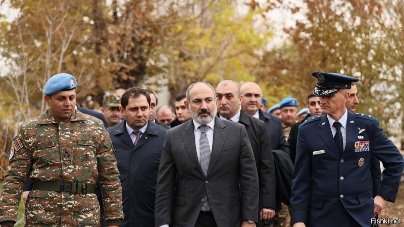 "американскую ЧВК пригласили" - память как у гуппи?  Тоже мне открытие...
Америкосы давно в Армении чувствуют себя хозяевами.