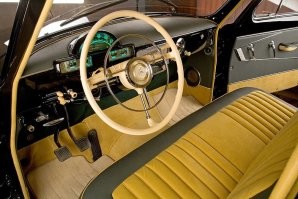 Нет, ну понятно что для коллекции.. Но такое себе. Мне больше нравится старая волга. Вот это реально вещь. С детства помню. Передний диван во всю ширину. Руль с хромированным кольцом. Переключатель передач под рулем... Такое бы даже сейчас было  охрененно....